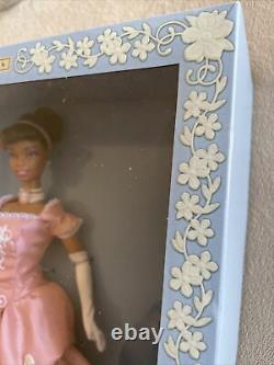 2000 Mattel Wedgwood England 1759 Collectible AA Barbie doll LE