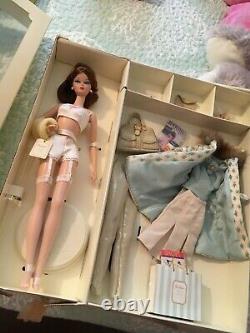 Silkstone Continental Holiday Barbie Doll Giftset. Limited Edition. 2001 NFFB