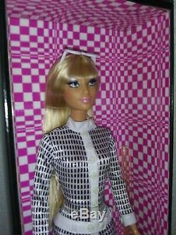 2003 Un Signe De Tête Pour Mod Barbie Nrfb Mint # G6261 Gold Label Limited Edition