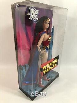 2008 Barbie Collector Rose Étiquette DC Wonder Woman 12 Doll Edition Limitée