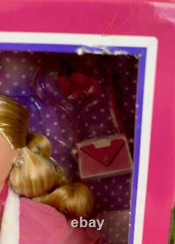 2017 Barbie Journée à la nuit Reproduction 1985FJH73mib avec défaut en boîte