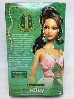 Aka Alpha Kappa Alpha Sorority Centennial 2008 Edition Limitée Poupée Barbie # L9657