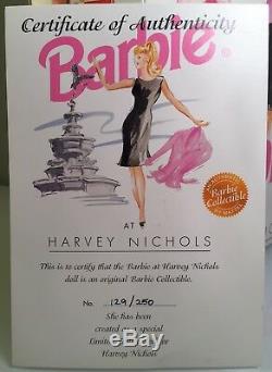 Barbie At Harvey Nichols Poupée Barbie Edition Limitée N ° 129 Sur 250 Avec Coa & Nrfb