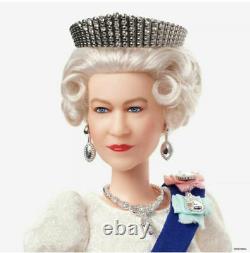 Barbie Poupée Signature Reine Elizabeth II Platinum Jubilé Edition Limitée 2022
