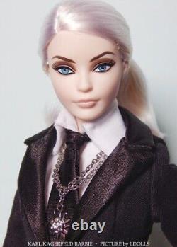 Barbie en platine Karl Lagerfeld de 2014, extrêmement rare/NRFB/Toujours sous papier de soie/Boîte d'expédition