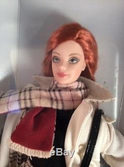 Burberry 2000 Barbie Limited Edition. Cheveux Rouges Rare
