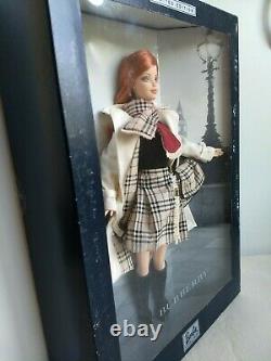 Burberry Barbie Doll (limited Edition) Box Jamais Ouvert