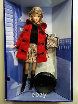 Burberry Blue Étiquette Barbie Poupée Edition Limitée Couvercle Rouge Du Japon