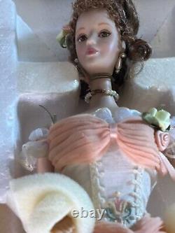 Collection de porcelaine Mattel Victorian Tea Orange Pekoe Barbie Doll 02726 NIB