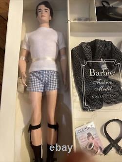 Ensemble de modèles de poupées Ken Barbie Fashion Insider de Mattel de 14,2 pouces