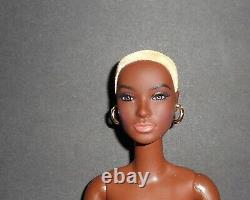 Kith Barbie Doll Limited Edition Nue Doll Seulement Fait Pour Déplacer Le Corps Aa Rare