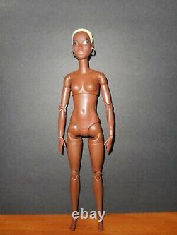 Kith Barbie Doll Limited Edition Nue Doll Seulement Fait Pour Déplacer Le Corps Aa Rare