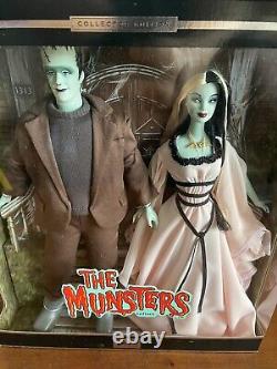 Le coffret cadeau Barbie et Ken des Munsters Édition Collector 2001 Mattel 50544 NIB