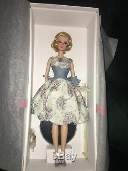 Mad Men Betty Draper 2010 Barbie Doll. Étiquette Doré. Limited Ed. 10 000. À L'échelle Mondiale