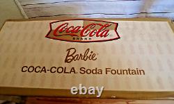 NOUVEAU ENCORE FERMÉ Barbie Édition Limitée 2000 Ensemble de Jeu Soda Fountain Coca Cola