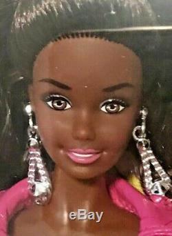 Nouvelle Édition Limitée 200 Pièces Dans Le Monde Entier Poupée Barbie Moschino Aa Avec Le Gala Rare