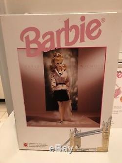 Nrfb 1995 Mattel Harvey Nichols Poupée Barbie Edition Limitée Coa Le 250