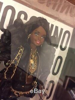 Poupée Barbie Afro-américaine Aa Moschino Gold Label Limitée À 700 Exemplaires Dans Le Monde