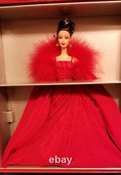 Poupée Barbie Ferrari NRFB Édition Limitée 2001 portant une robe rouge Mattel 29608