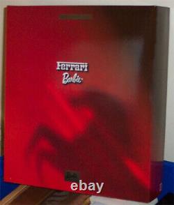 Poupée Barbie Ferrari NRFB Édition Limitée 2001 portant une robe rouge Mattel 29608