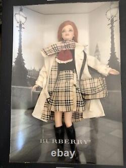 Poupée Barbie édition limitée Burberry Mattel #29421 NRFB SCÉLÉE (cheveux roux) MIB