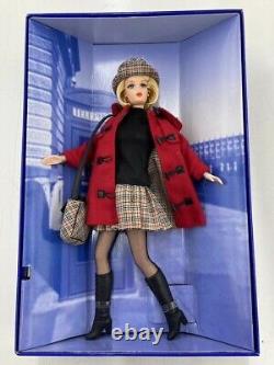 Poupée Barbie en Édition Limitée Burberry Blue Label Figurine Peluche Manteau Rouge