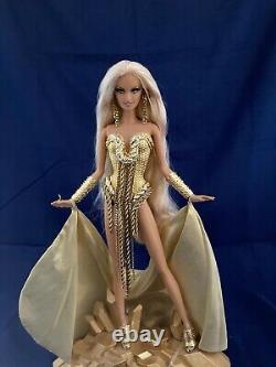 Poupée Barbie en or Mattel The Blonds. 2012 Belle & rare! Excellent état.