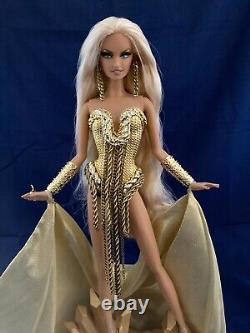 Poupée Barbie en or Mattel The Blonds. 2012 Belle & rare! Excellent état.