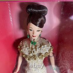 Poupée asiatique Barbie Qi-Pao dorée édition limitée 1998 NRFB 20866 Vintage Mattel