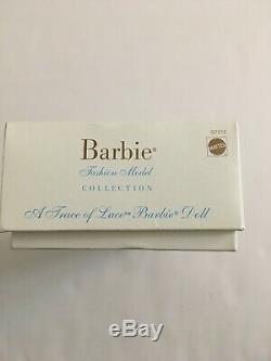Une Trace De Dentelle Platinum Label Barbie Blonde Japonaise Limitée À 500
