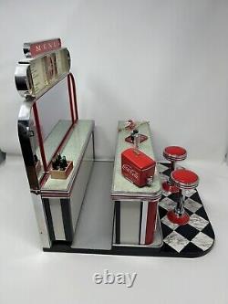 'Vintage 2000 Barbie Coca Cola Soda Shop Fountain Play set Limited Edition 26980' translates to 'Vintage 2000 Barbie Coca Cola Soda Shop Fountain Play set Édition Limitée 26980' in French.